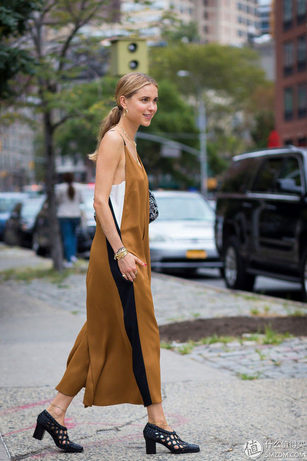 只穿一件衣服也能时髦!懒女孩的夏天这么过!