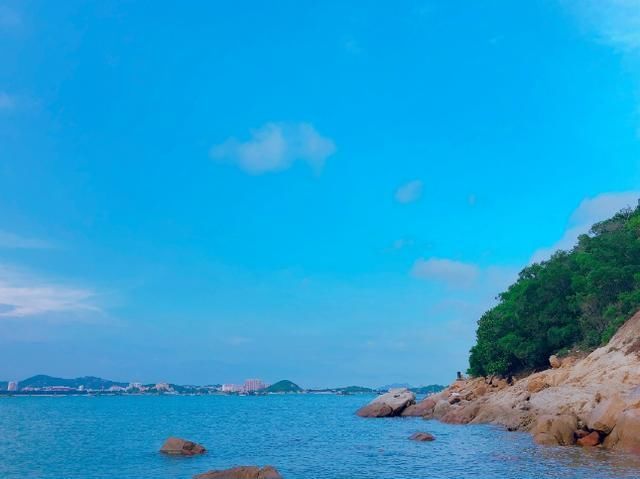 比三亚人少，比青岛消费低!这个高铁直达的小众海岛，景美海鲜多