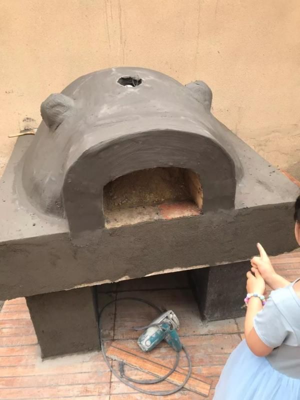  「姑娘」浙江一姑娘在自家院子里砌了个烤窑，结果…太羡慕了！