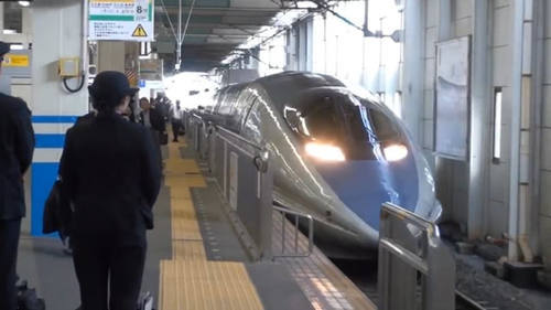 为什么日本高铁可以吸烟，而中国高铁却禁止呢？现在终于明白了！