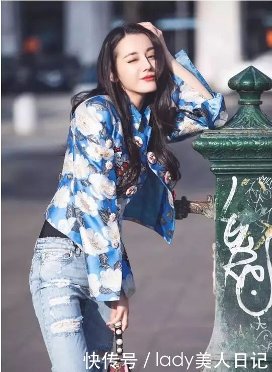 范冰冰刘涛穿长裙贵妇范，迪丽热巴穿裙子依旧少女模样，爱死了