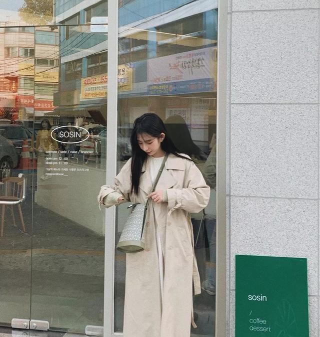  时髦：这几款开春必备的单品真的时髦炸了!快来看看吧,再不换你就OUT了...