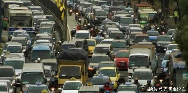 100个中国人就要18人有车，相比美国和日本，人均经济还差很多