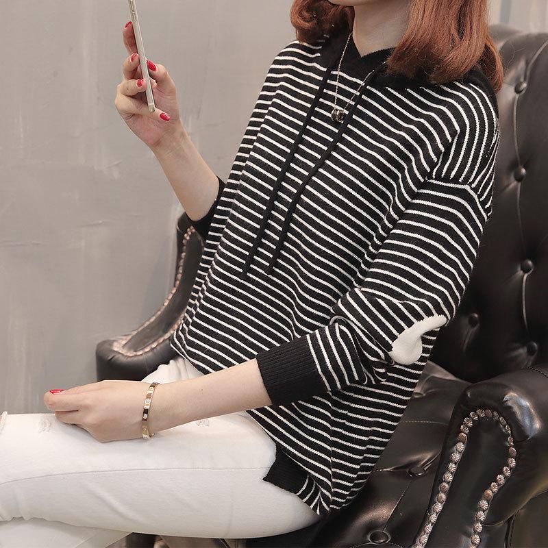 阔腿裤已经过时了!今年流行“卫衣+萝卜裤”，新潮洋气还减龄