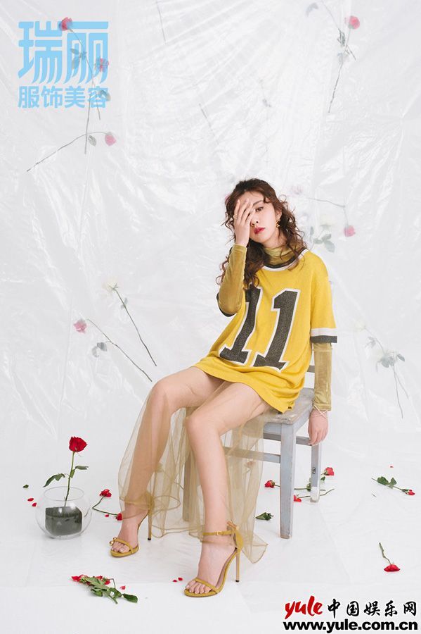 王晓晨早秋时髦大片展多维魅力!甜美魅惑化身元气少女