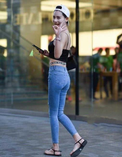 牛仔裤让你的美更加有魅力，自信又迷人！