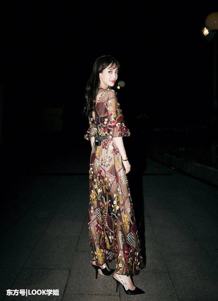 杨颖越来越有女人味了，镂空裙惊艳全场，网友:原来身材这么好