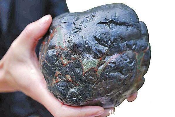  「石头」几块钱一斤的玉石你敢买吗？还不如去捡石头呢！