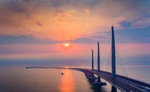  【基建】55千米的港珠澳大桥没有加油站，没油怎么办？为中国基