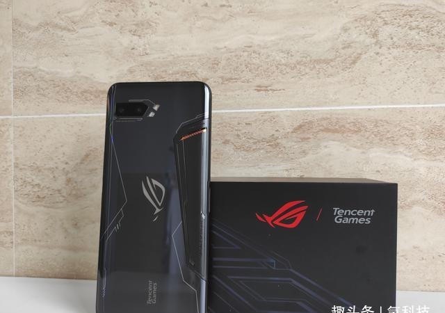 华硕:噱头还是真强华硕ROG游戏手机2体验用久了回不去了