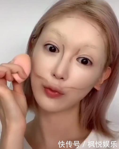  #脸上#倒着在脸上化妆啥样？开局：艺高人胆大，结尾：怀疑自己的眼睛！