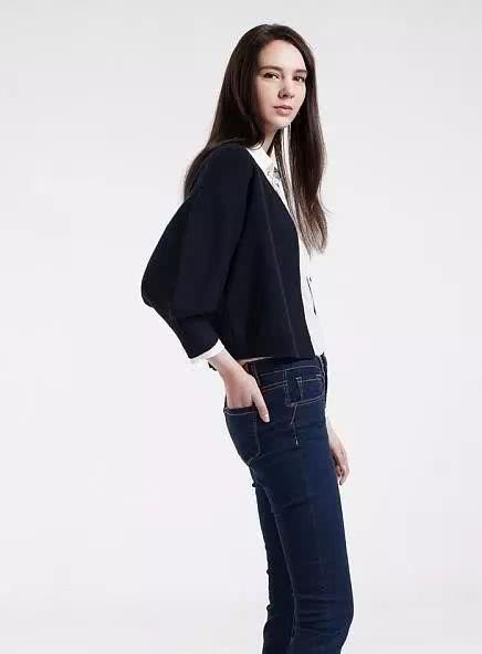  「羊蹄」职场女人咋选西服？羊蹄袖西服时尚潮流显年轻，给你变成时尚潮流大咖