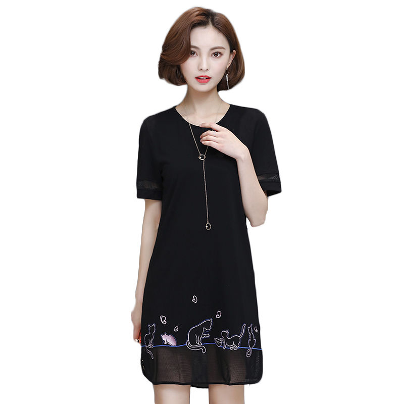 40岁左右的女人不要穿太老气,跟这些潮女学,文艺还潮流