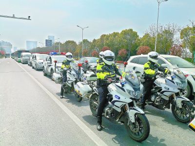  汉警快骑@武汉交警最高礼遇护航援汉医疗队返程