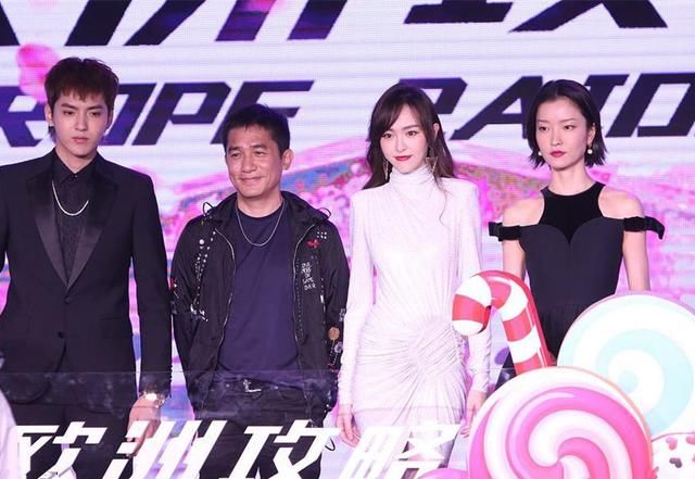 172唐嫣和179杜鹃同台，秀腿斗美，网友：想过旁边梁朝伟的感受吗