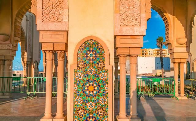 为了国王的梦,3万工人移沙填海,耗资5亿多美元建海上清真寺