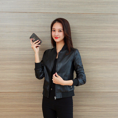 小个子小姨,穿着皮衣+短靴,没人信她1米4,人人夸高挑气质好