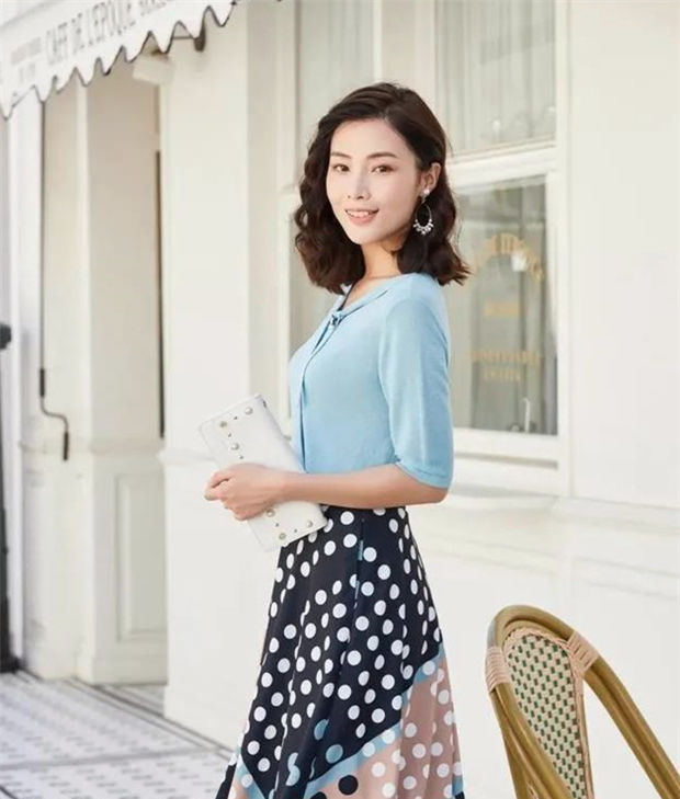  「时髦精」连衣裙的魅力无法阻档,女神的时尚搭配单品,这样搭配美呆了