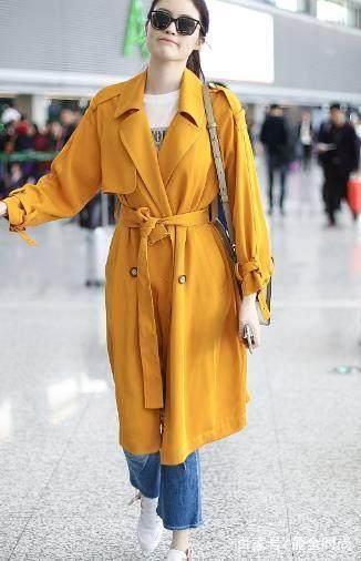 厉害了何穗！上半身就用两块黑布遮重点，网友：穿的是男士内裤？