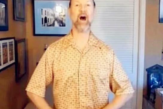 满脸胡子的老头，摇身一变成“贵妇”，妆后依旧“惊艳四座”