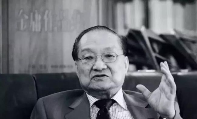  引争议：郭靖黄蓉雕像落地襄阳引争议: 专家呼吁十几次、工程搁