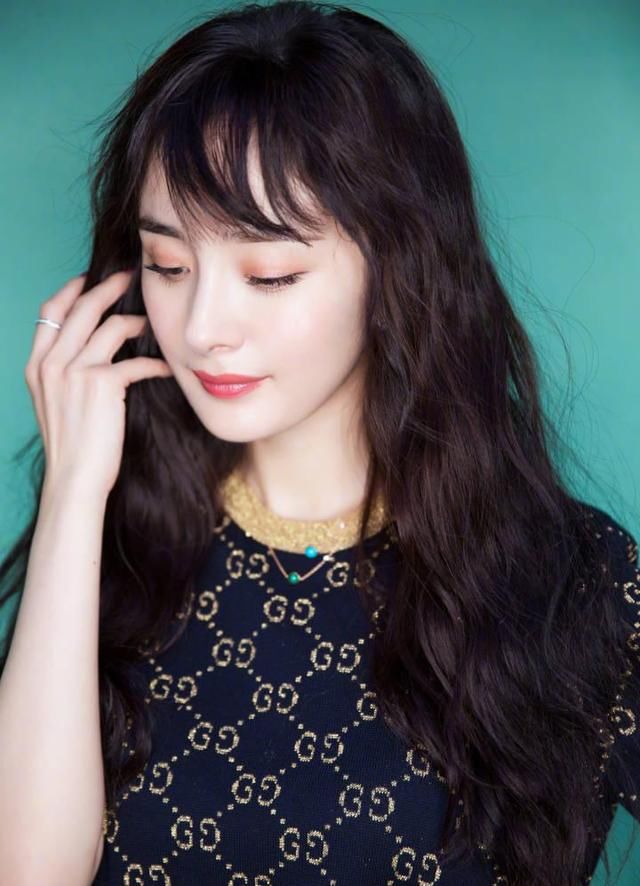 杨幂这款流苏裙是舞台装？咋感觉日常穿更圈粉！