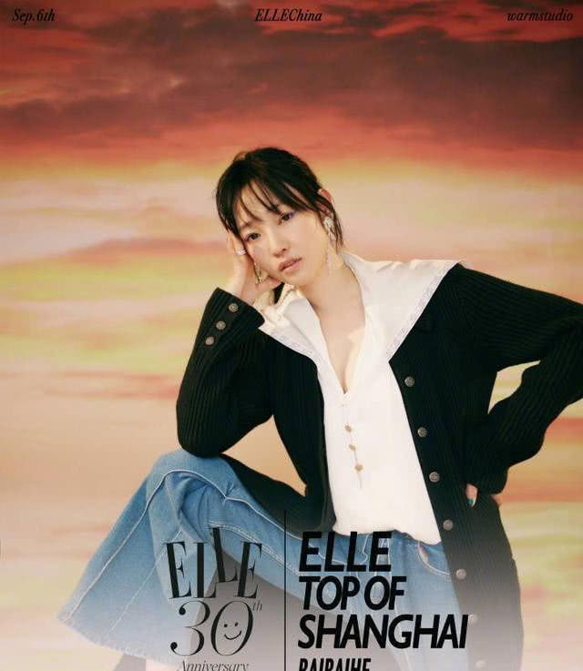 白百何久违亮相，大衣+喇叭裤气场十足，网友:手上的戒指亮了!