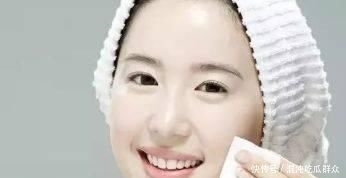 『皮肤』8个适合没钱女人的皮肤保养小技巧,让你拥有光泽好肌肤!