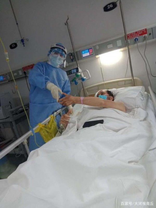  流传■武汉隔离病房里一张照片开始流传
