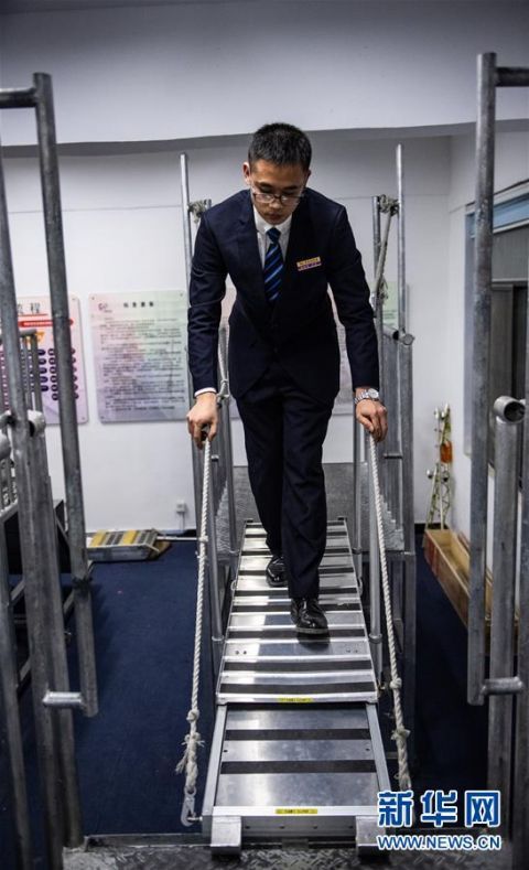  段动车队的热备乘务■探访动车乘务“替补队员”