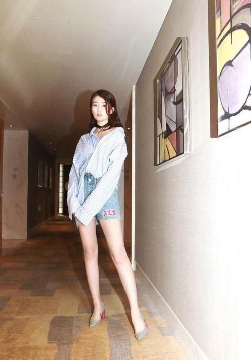 都说关晓彤的腿长,看到乔欣的大长腿才知道能甩几条街了