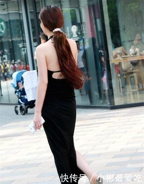 性感|时尚街拍:紧致身材的小姐姐,性感而不失甜美