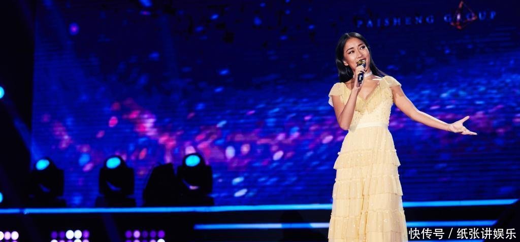 吉克隽逸真会玩, 把长靴当裤子穿够前卫, 网友: 杨幂都不敢这样穿