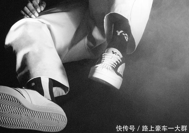  阿迪达斯■穿阿迪达斯只认Yeezy阿迪和山本耀司合作的Y3比yeezy还高级