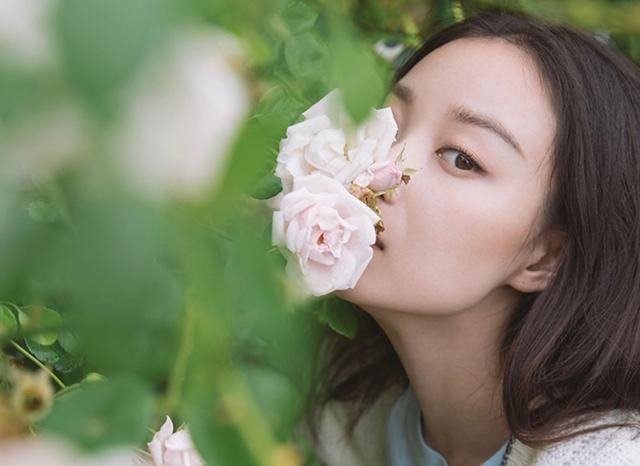 谁说大牌不能小清新，倪妮私服从头到脚一身Gucci，竟清纯如初恋