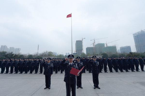 省出入境边防检查总站民警集体换装