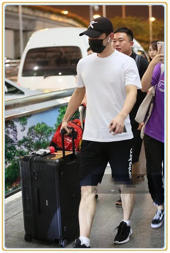 当40岁聂远穿大裤头撞上30岁张继科，网友：腿部差距也太尴尬了吧