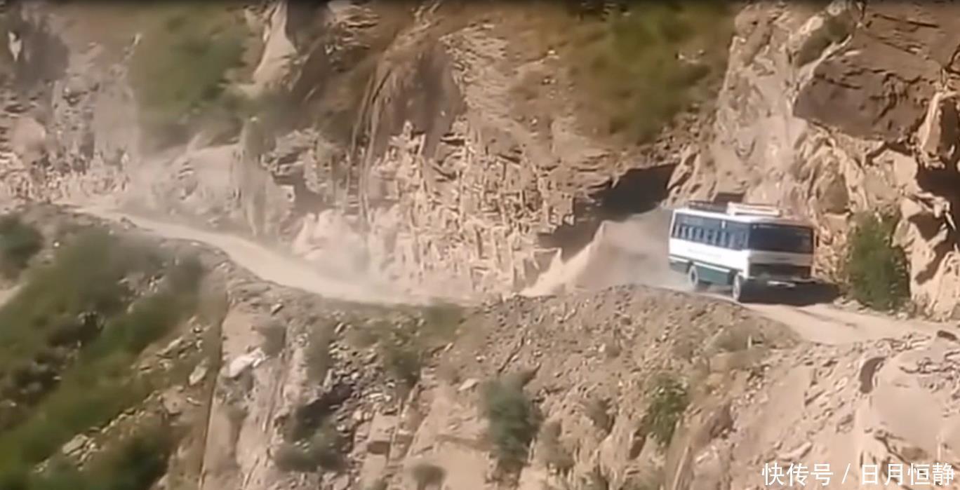  噩梦@印度有条“死亡公路”，建在3528米悬崖边上，司机们的噩梦