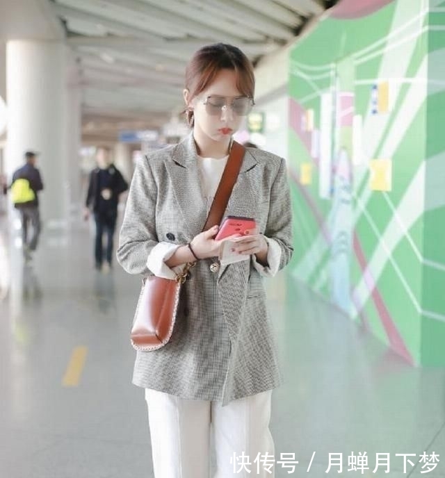 下半身搭配:初春爆火一种新潮流,叫“西服加豆腐鞋”,雅致干净利索又显年轻!