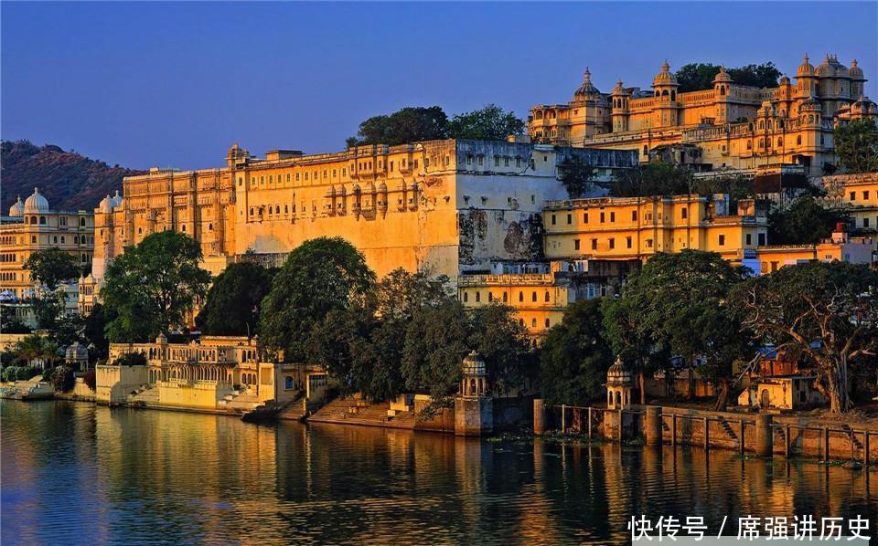 印度建世界第一高雕像：数十万村庄募捐旧农具和金属，如今成这般