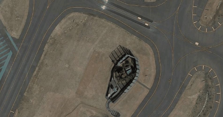  #住户#最有“远见”钉子户, 机场跑道上住50年, 拆迁款涨了9亿