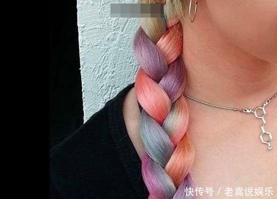 #居然#她一辈子没剪过头发,一直染发,解开头发后居然变成了这样
