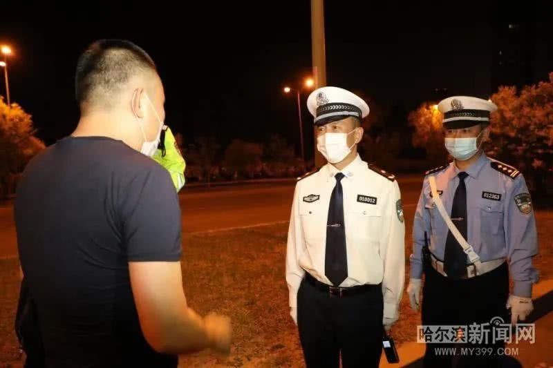 驶机动车：交警夜查｜21名涉酒驾车者被抓现行