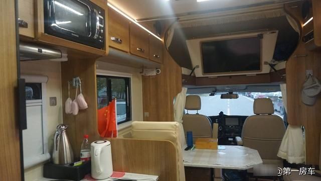  「优点」纯铝车身C型房车不到40万！第一房车定制版C型，10大优点大盘点！