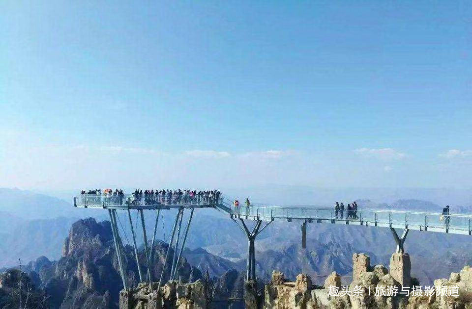 中国“最爱国”的玻璃桥!仅凭8根柱子支撑建在狼牙山山顶上!