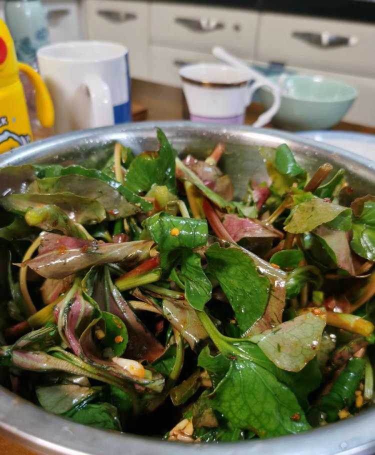  毒素■春天别错过这菜，每天吃一盘，血管干净了，排出毒素，腰围悄悄细2圈
