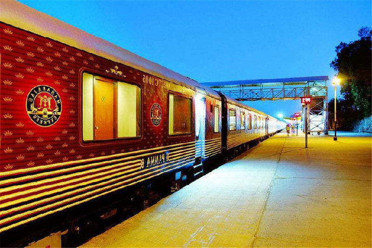 印度火车真的都是人？真实体验一点都不拥挤，还能躺着睡大觉！