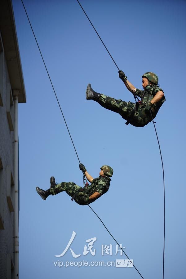 天津:武警部队侦察兵集训练打赢