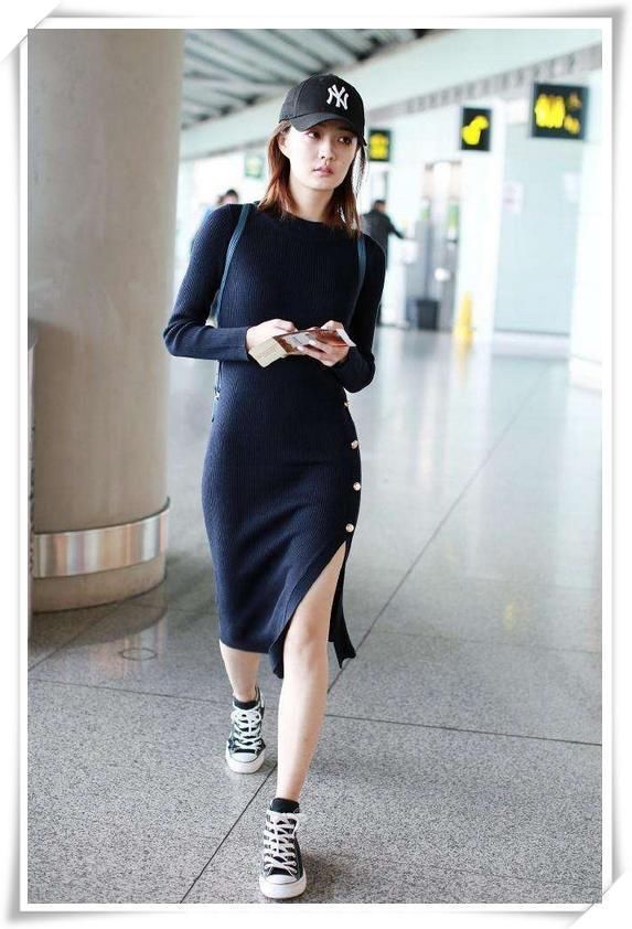 徐璐为秀腿真拼！穿一条看不见的短裤就出门，网友：还怎么交男友