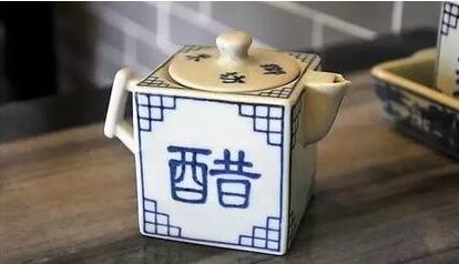 科学祛斑的原理，原来只需要一瓶醋，别让斑点赵成了你的遗憾